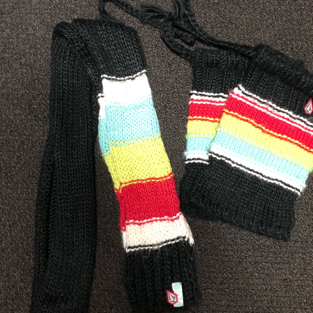 Volcom scarf and boot cover set